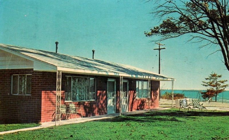 Dimmicks Colonial Cottages - Vintage Postcard